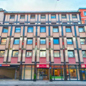 4* Szálloda Leonardo Center